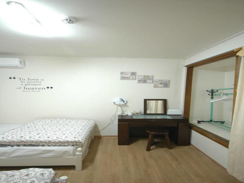 Casa Mini Hotel Гиеонгджу Екстериор снимка